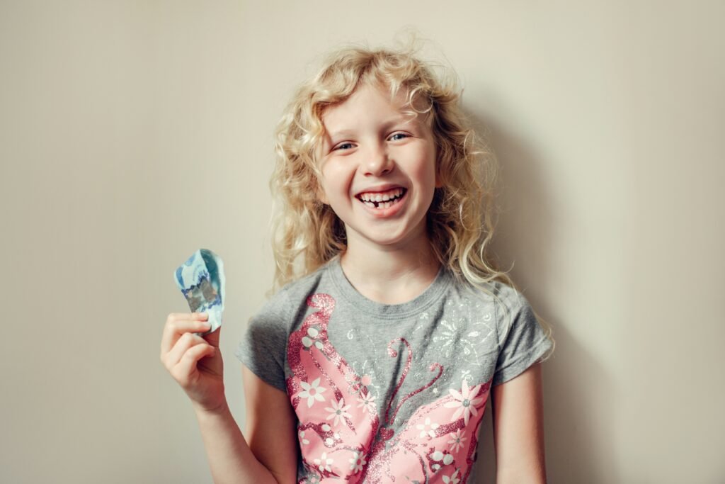 Child with a bank note - small payments