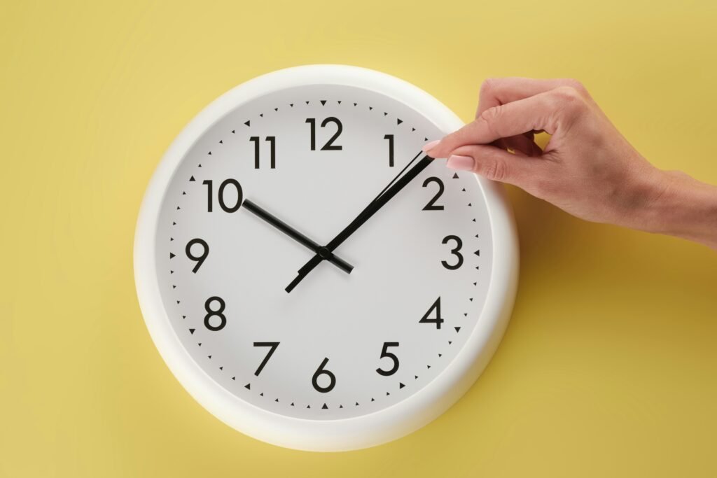 Clock showing daily interest calculations